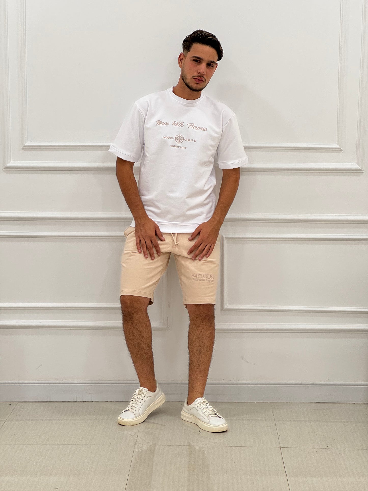 Ensemble short avec un T-shirt Blanc Brodé